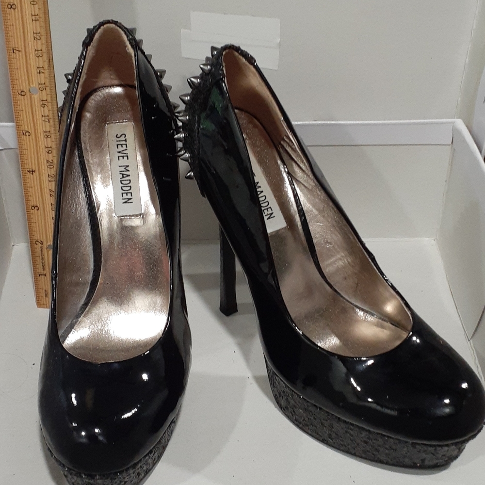 Steve Madden 5 inch heel .size 8